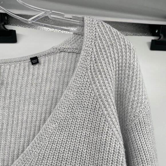 Cabi Womens Tight Knit Pullover Sweater V-Neck Long Sleeve Gray Size Small - Picture 4 of 9